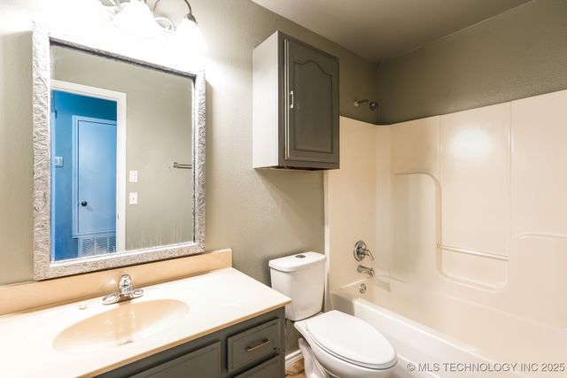 1212 E Canton Street S, Broken Arrow, OK 74012