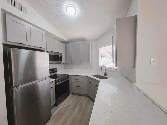 2819 Stoneway Lane, Fort Pierce, FL 34982