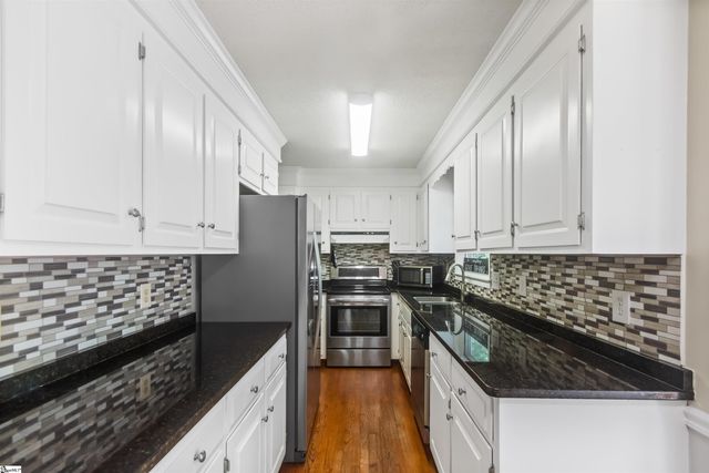 10 Woodway Drive, Greer, SC 29651