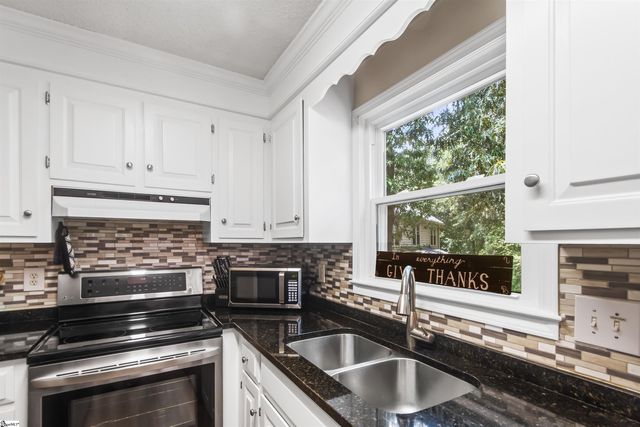10 Woodway Drive, Greer, SC 29651