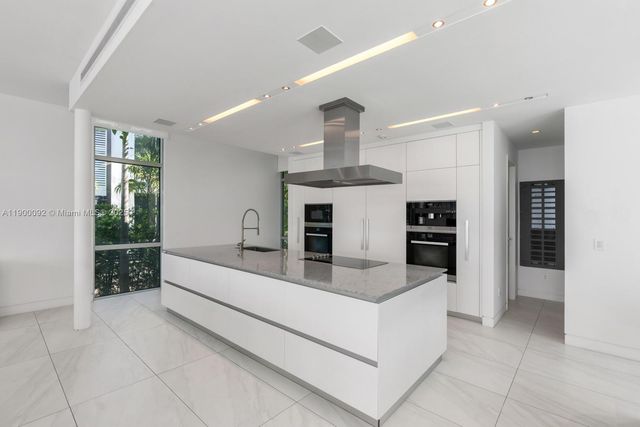 440 S Hibiscus Dr, Miami Beach, FL 33139