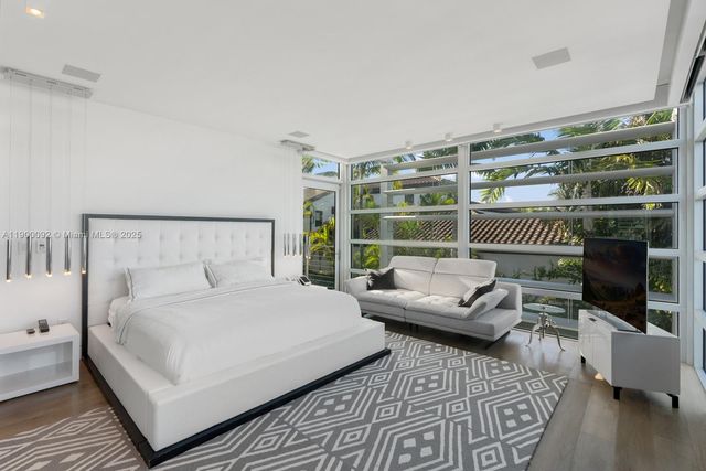 440 S Hibiscus Dr, Miami Beach, FL 33139