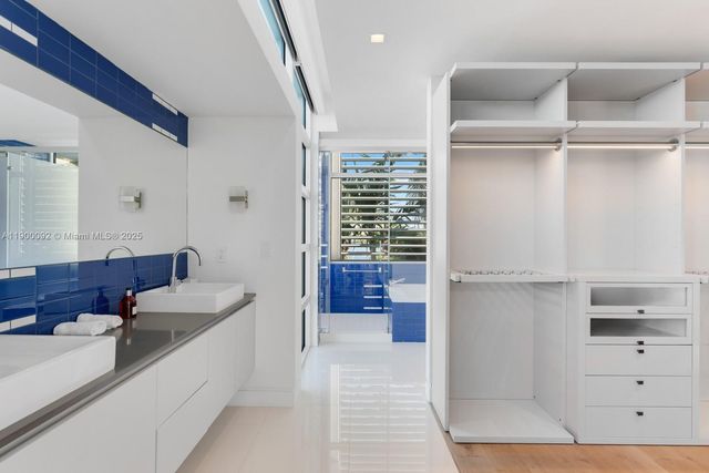 440 S Hibiscus Dr, Miami Beach, FL 33139