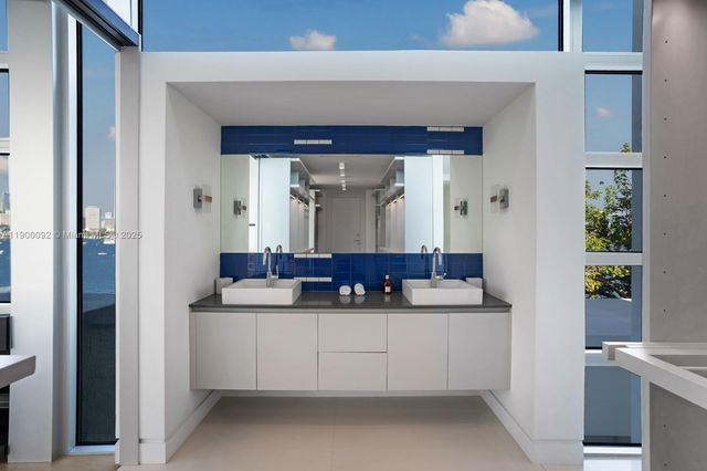 440 S Hibiscus Dr, Miami Beach, FL 33139