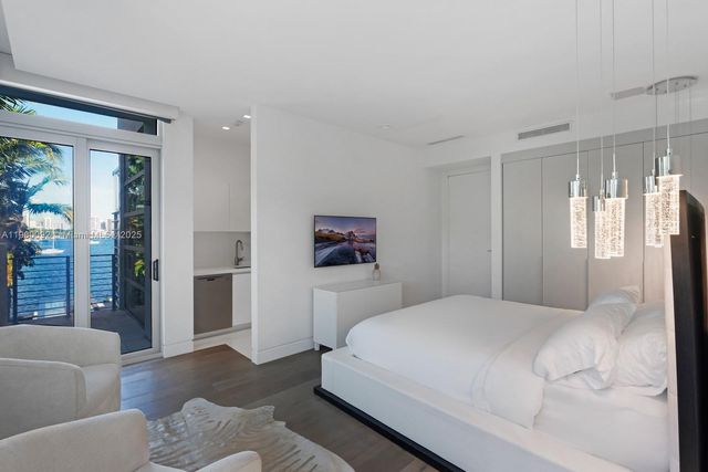 440 S Hibiscus Dr, Miami Beach, FL 33139