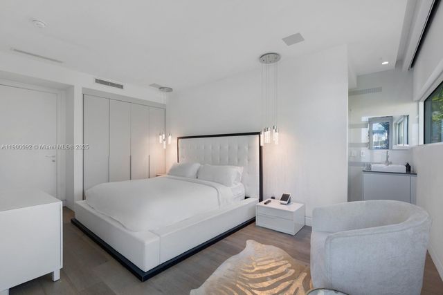 440 S Hibiscus Dr, Miami Beach, FL 33139