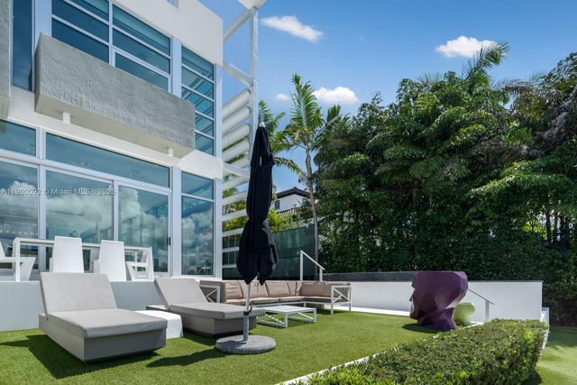 440 S Hibiscus Dr, Miami Beach, FL 33139