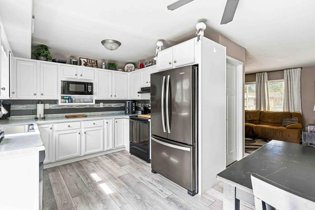 1921 N 10th Avenue N, Moorhead, MN 56560