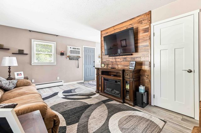 1921 N 10th Avenue N, Moorhead, MN 56560