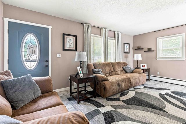 1921 N 10th Avenue N, Moorhead, MN 56560