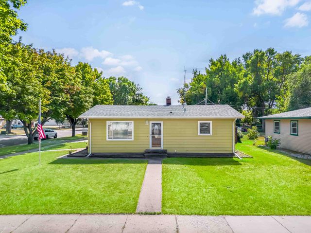 1921 N 10th Avenue N, Moorhead, MN 56560