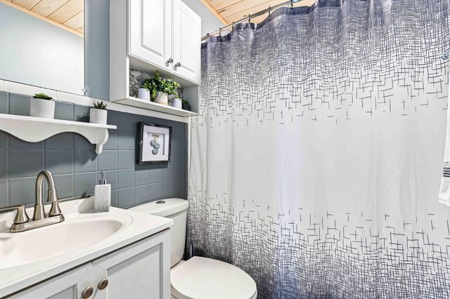 1921 N 10th Avenue N, Moorhead, MN 56560