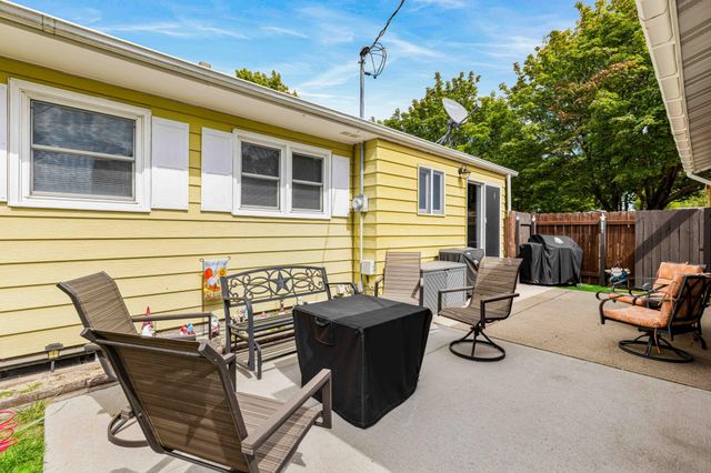 1921 N 10th Avenue N, Moorhead, MN 56560