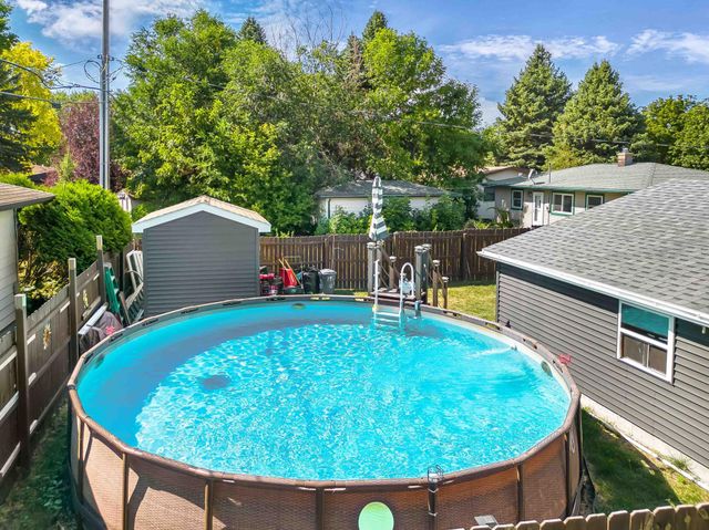 1921 N 10th Avenue N, Moorhead, MN 56560