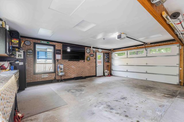 1921 N 10th Avenue N, Moorhead, MN 56560