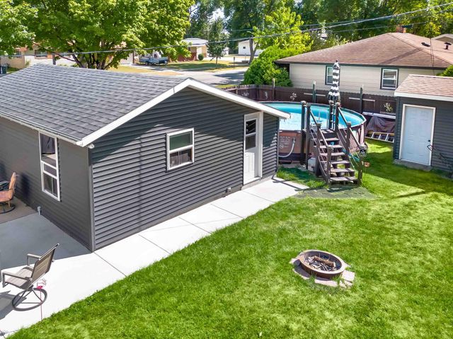 1921 N 10th Avenue N, Moorhead, MN 56560