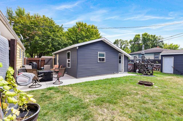 1921 N 10th Avenue N, Moorhead, MN 56560