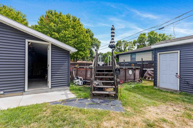1921 N 10th Avenue N, Moorhead, MN 56560