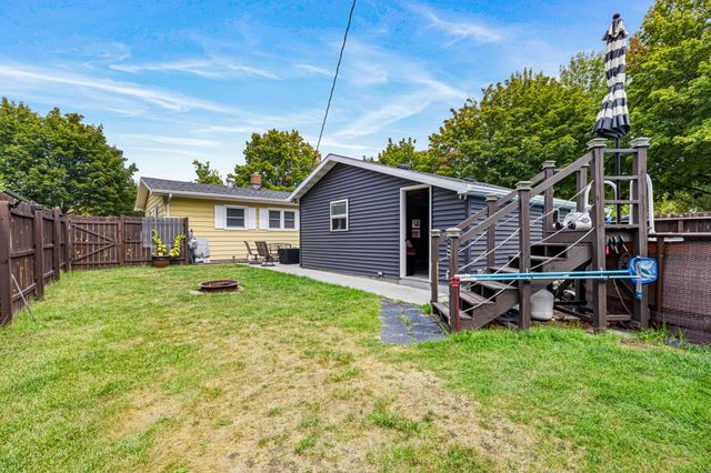 1921 N 10th Avenue N, Moorhead, MN 56560