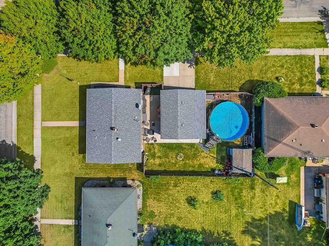1921 N 10th Avenue N, Moorhead, MN 56560