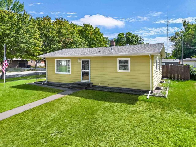 1921 N 10th Avenue N, Moorhead, MN 56560