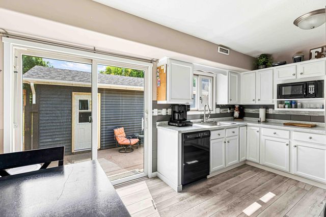 1921 N 10th Avenue N, Moorhead, MN 56560