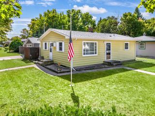1921 N 10th Avenue N, Moorhead, MN 56560