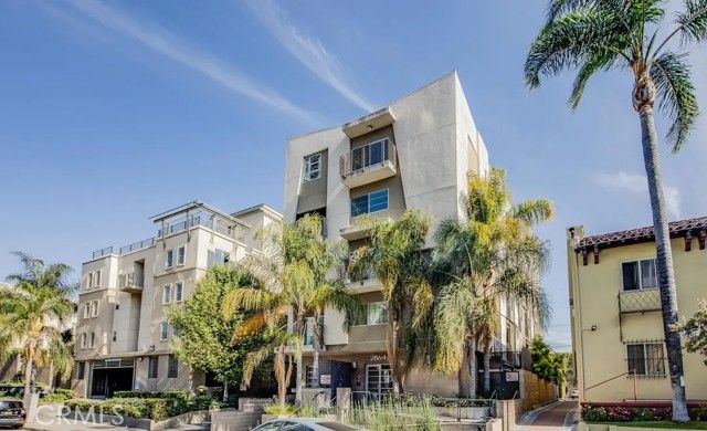2864 Sunset 205, Los Angeles, CA 90005