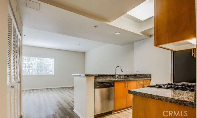 2864 Sunset 205, Los Angeles, CA 90005