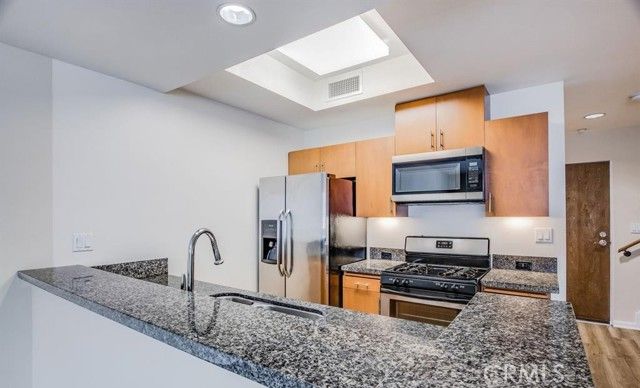 2864 Sunset 205, Los Angeles, CA 90005