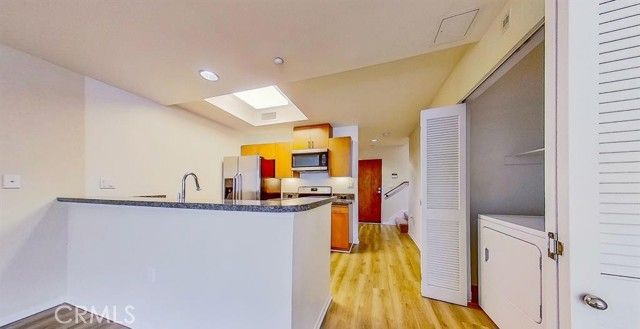 2864 Sunset 205, Los Angeles, CA 90005