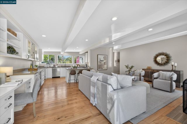 31 Ivy Dr, Orinda, CA 94563