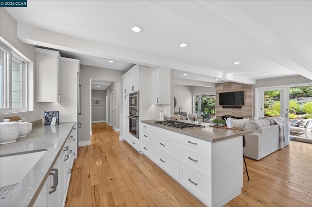 31 Ivy Dr, Orinda, CA 94563