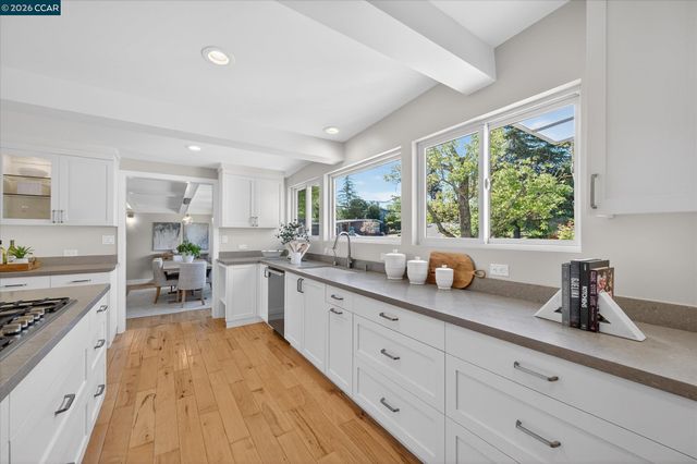 31 Ivy Dr, Orinda, CA 94563