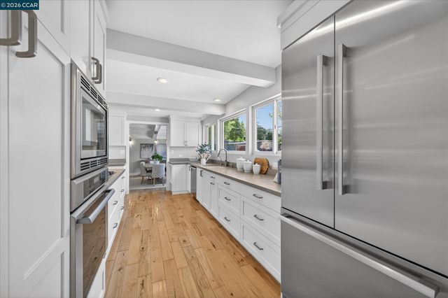 31 Ivy Dr, Orinda, CA 94563