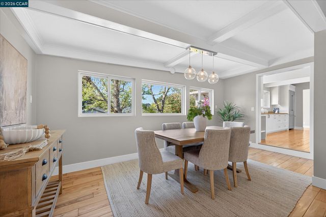 31 Ivy Dr, Orinda, CA 94563