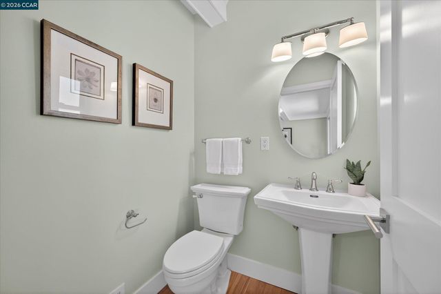 31 Ivy Dr, Orinda, CA 94563