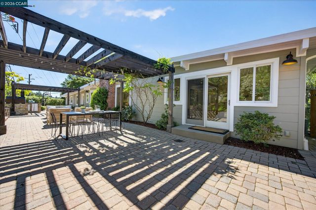 31 Ivy Dr, Orinda, CA 94563