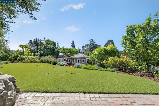 31 Ivy Dr, Orinda, CA 94563