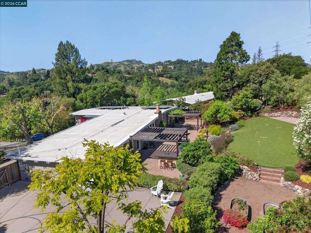 31 Ivy Dr, Orinda, CA 94563