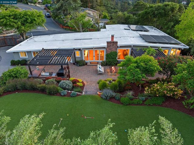 31 Ivy Dr, Orinda, CA 94563