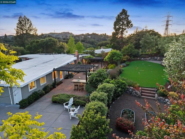 31 Ivy Dr, Orinda, CA 94563