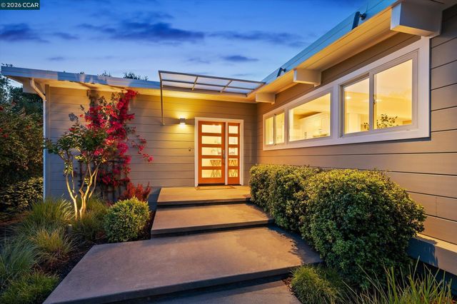 31 Ivy Dr, Orinda, CA 94563