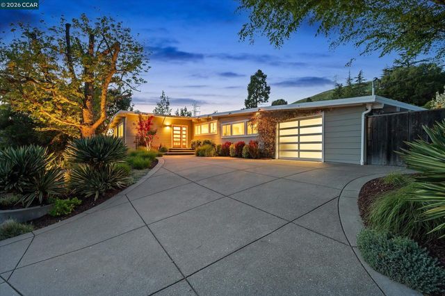 31 Ivy Dr, Orinda, CA 94563