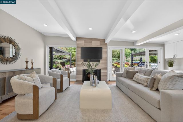 31 Ivy Dr, Orinda, CA 94563