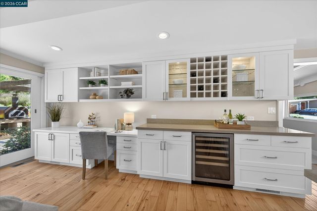 31 Ivy Dr, Orinda, CA 94563