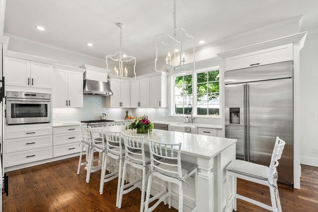 33 Hickory Rd, Wellesley, MA 02482