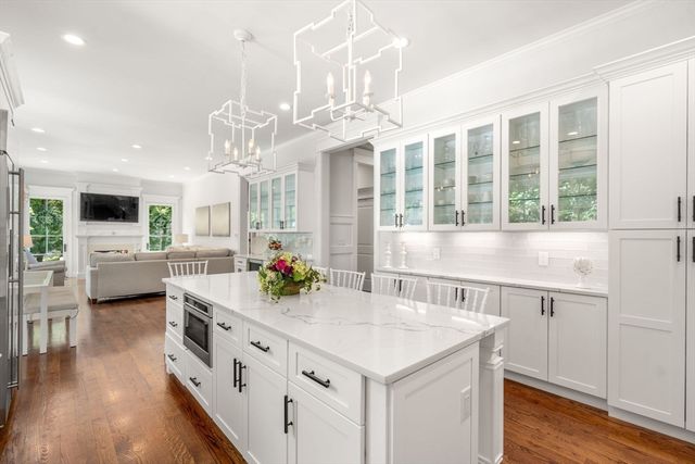 33 Hickory Rd, Wellesley, MA 02482
