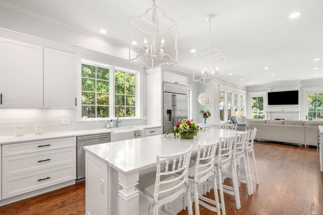 33 Hickory Rd, Wellesley, MA 02482