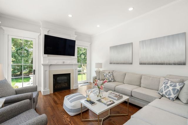 33 Hickory Rd, Wellesley, MA 02482
